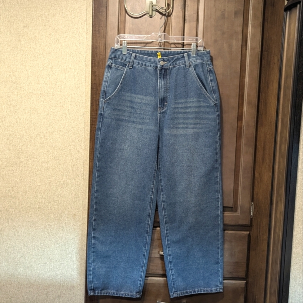 Myoursa. Womens Blue Jeans. Wide Leg, High Waist ,Cropped.  Size Large 32.